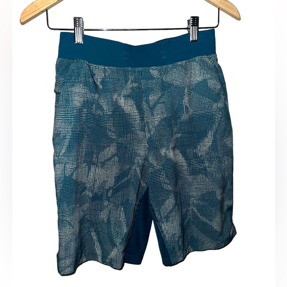 Lululemon Lined Blue Camo Shorts Size XS.